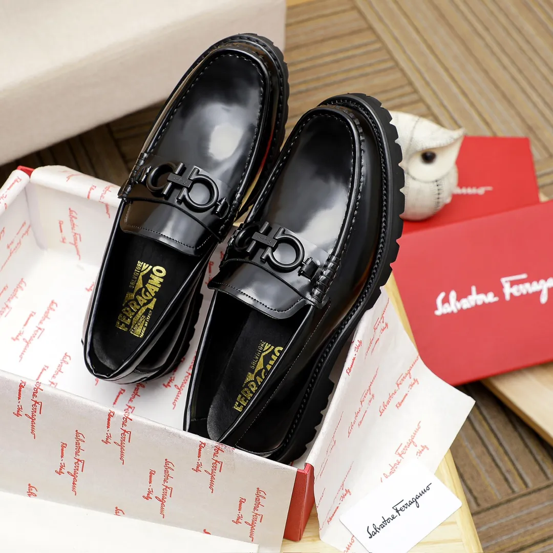 Factory price 440 🔥Ferragamo's new men's casual slip-on shoes🇨🇳Official website original 1:1 mold opening, original quality💯Fine workmanship, high-end luxury☘The upper is made of imported Italian first-layer cowhide🌴🐂Leather lining🍓Rubber wear-resistant and non-slip outsole, breathable and comfortable to wear🍍The first choice for high-taste men🍉2 colors available! Code number 39-44 (38.45. Can be customized)